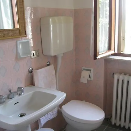 La Casa Dei Pini לינה וארוחת בוקר *